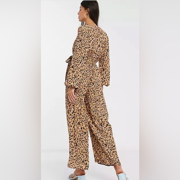 🆕ASOS DESIGN wrap tie jumpsuit 100% VISCOSE in leopard print size 8 - Picture 2 of 10